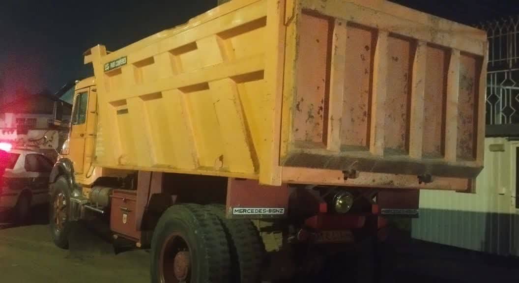 توقيف محموله ۱۰ تني شن و ماسه غيرمجاز در سراوان