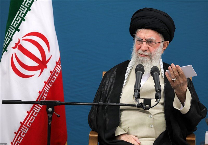 در قضیه هسته‌ای طرح آمریکا صددرصد ضدِ «ما می‌توانیم» است / غنی‌سازی اورانیوم کلید مسئله هسته‌ای است؛ دشمنان هم روی غنی‌سازی دست گذاشته‌اند / حرف اول آمریکا این است که ایران صنعت هسته‌ای نداشته باشد، پاسخ ما به یاوه‌گویی‌ آمریکا معلوم است؛ نمی‌توانند در این مورد هیچ غلطی بکنند / چرا دخالت می‌کنید که ایران غنی‌سازی داشته باشد یا نداشته باشد؟ به شما چه؟ شما چه‌کاره‌اید؟