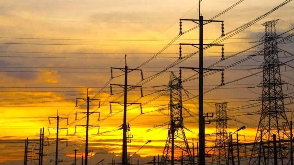 شبکه برق کشور پایدار و خدمت‌رسانی بی‌وقفه در جریان است