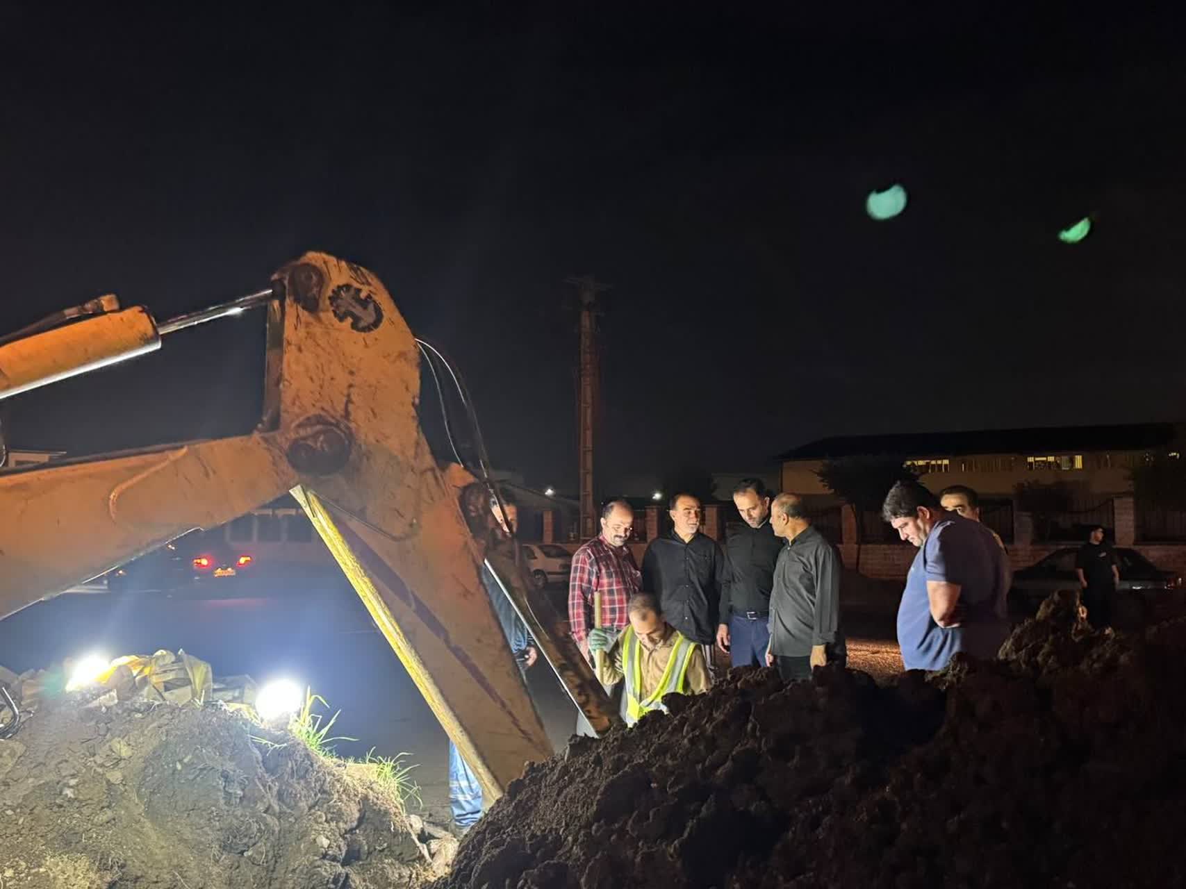 آغاز عملیات جابجایی تیرهای برق در مسیر تقاطع غیرهمسطح نیروی دریایی