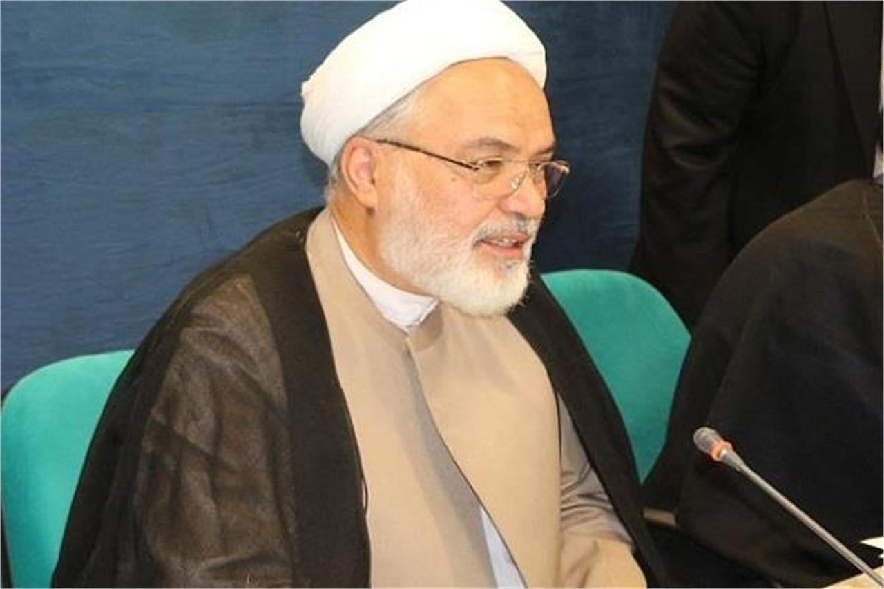 شروع با تقدیر از هنرمندان